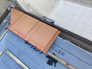 屋根の葺き替え工事　⑥瓦設置３